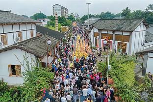 东体介绍申花绯闻新帅：19岁救猫摔伤结束球员生涯，教练生涯开挂